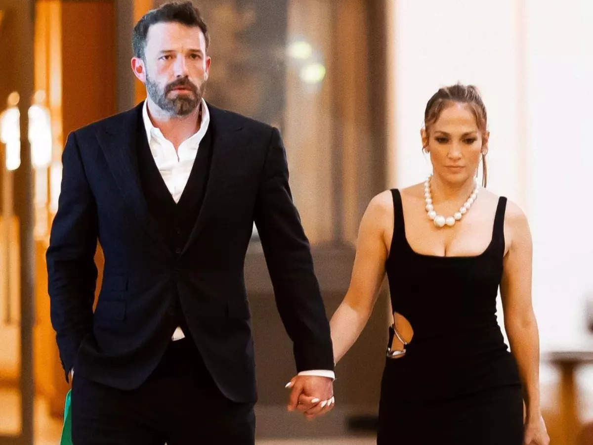 Ben Affleck breaks down in tears on honeymoon with Jennifer Lopez | English  Movie News - Times of India