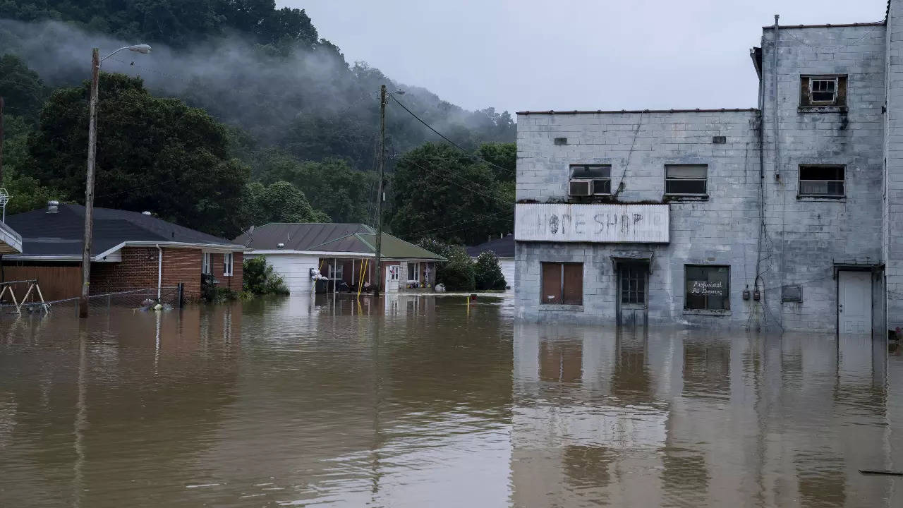 Flooding in downtown Jackson, Kentucky on July 29, 2022 in Breathitt County, Kentucky (AFP)