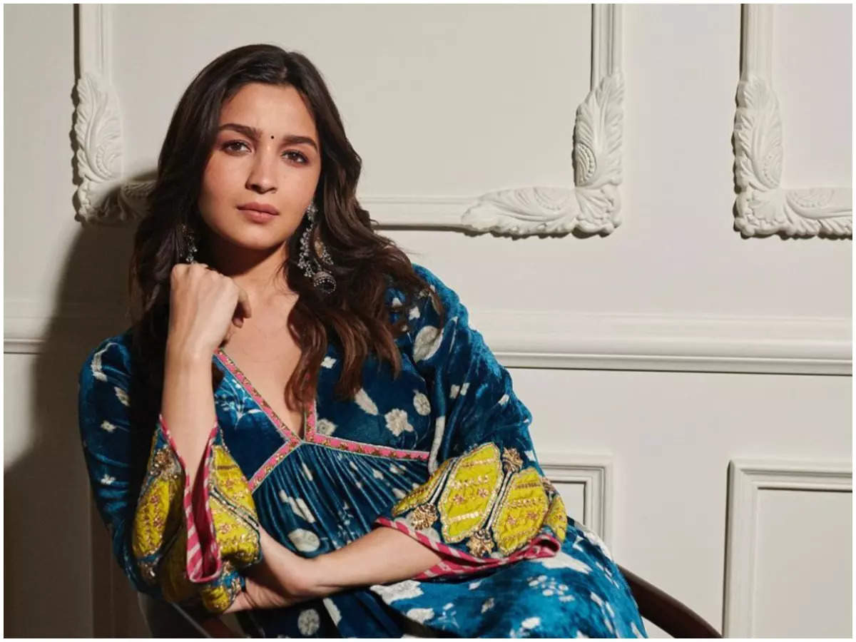 Alia Bhatt feels stars' salaries should be balanced out against the budget  of a film which flops | Hindi Movie News - Times of India
