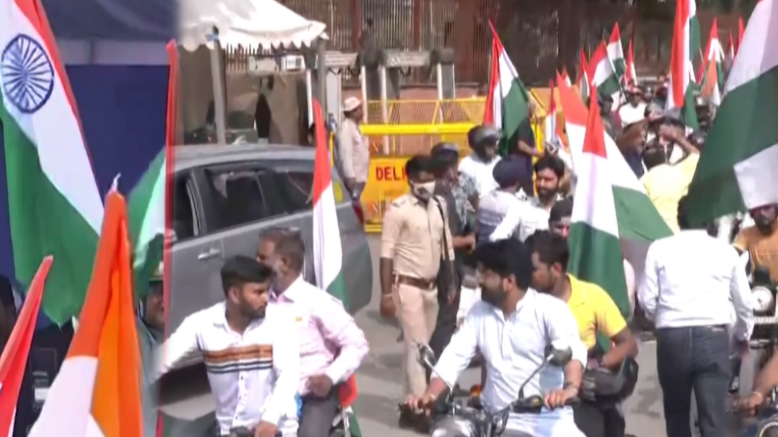 Delhi: Vice President Venkaiah Naidu flags off 'Har Ghar Tiranga' bike  rally | City - Times of India Videos