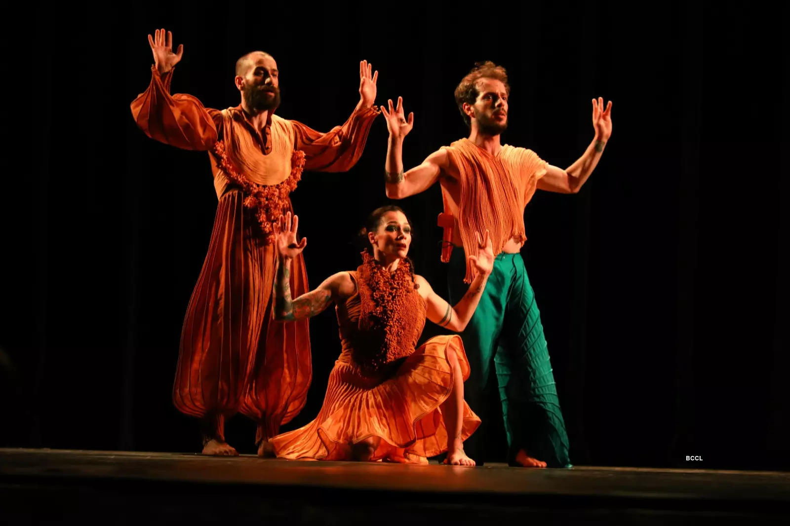 indian contemporary dance poses