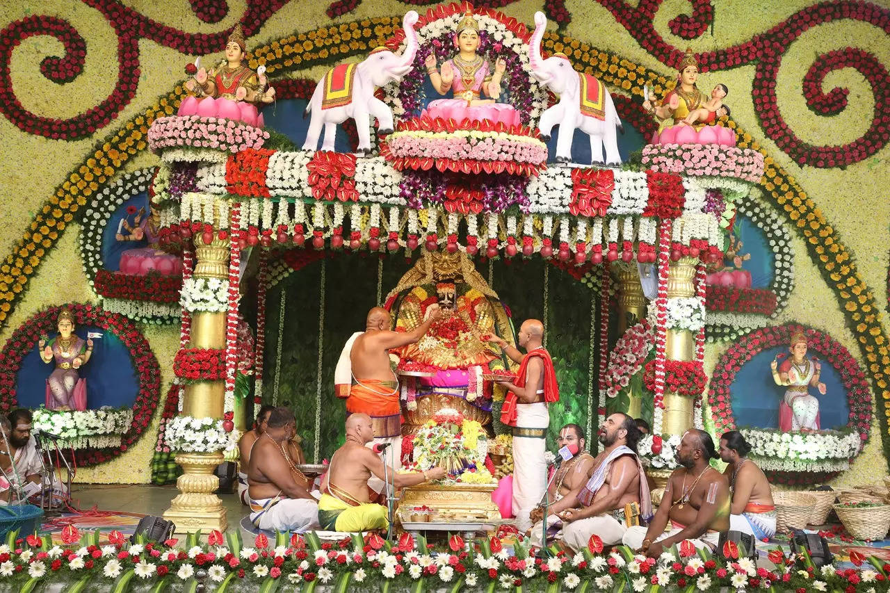 Andhra Praesh: Spiritual fervour marks Varalakshmi Vratam festival ...
