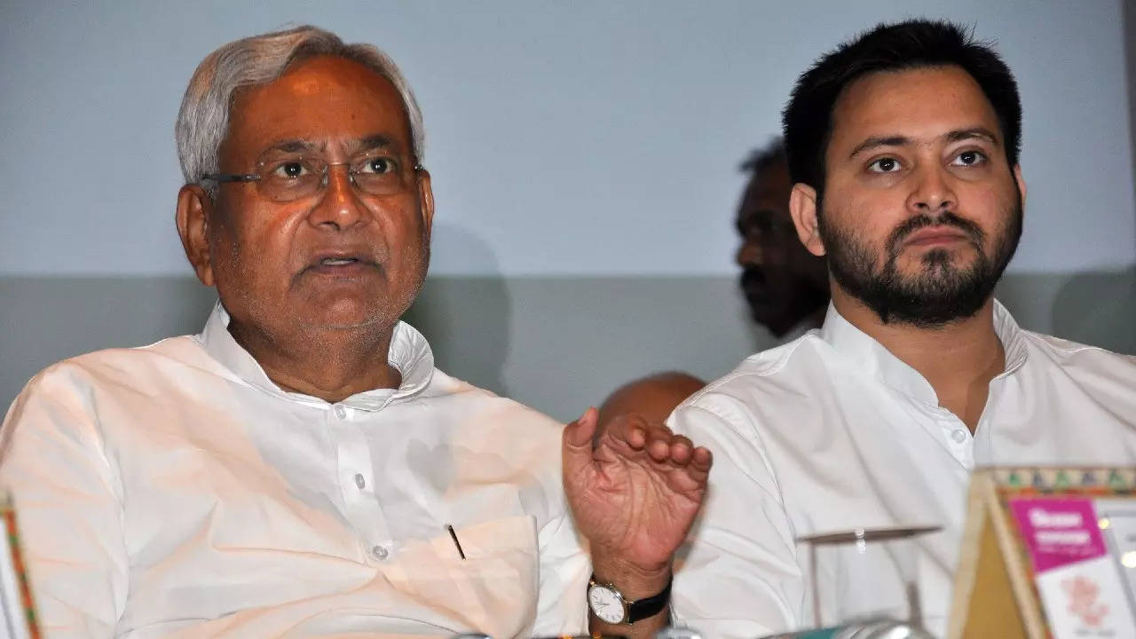 Bihar CM Nitish Kumar (L) and RJD leader Tejashwi Yadav