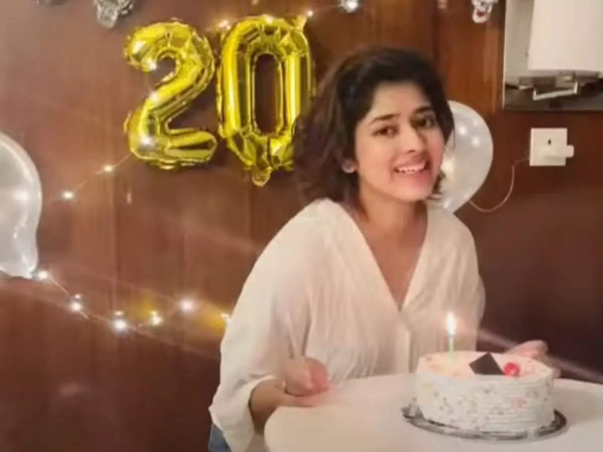 Actress Ditipriya Roy rings in her 20th birthday - Times of India