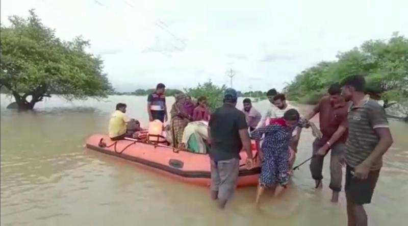 Rescue teams evacuated people as flood water rushed into Rahmat Nagar, Sister Colony, Rastrawadi Nagar, Tulsi Nagar, Thakkar colony areas of the city