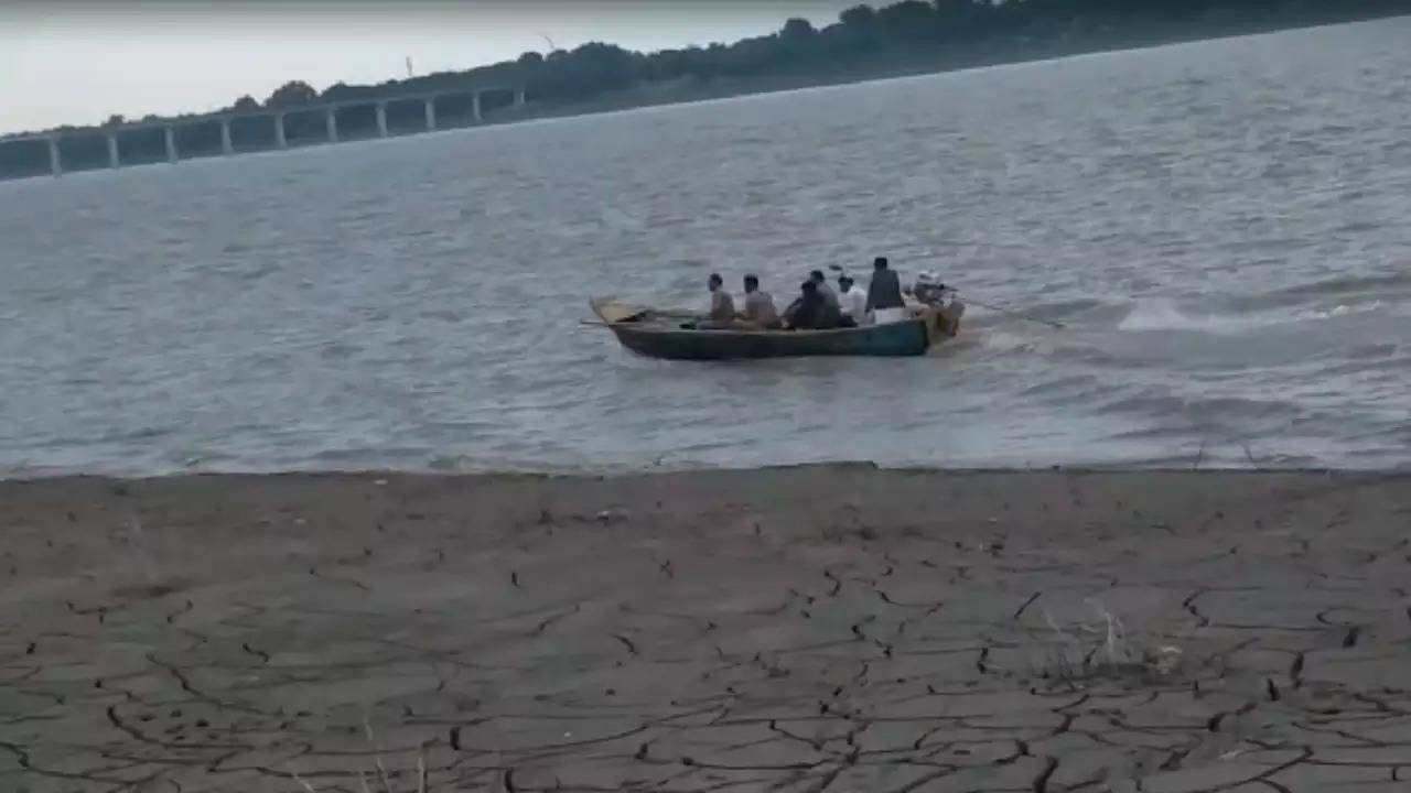 The boat carrying at least 35 passengers was going from Marka to Jarauli Ghat in Fatehpur district when it sank in the Yamuna river at 3 pm on Thursday. 