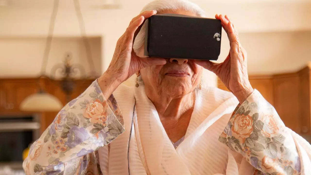 Partition survivors visit their places of birth through virtual reality, courtesy Dastaan.
