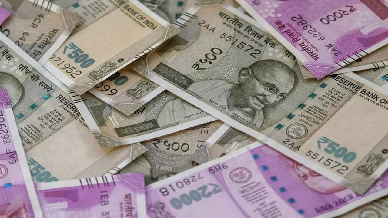 Rackeeters earn profits by pumping fake Indian currency notes ...