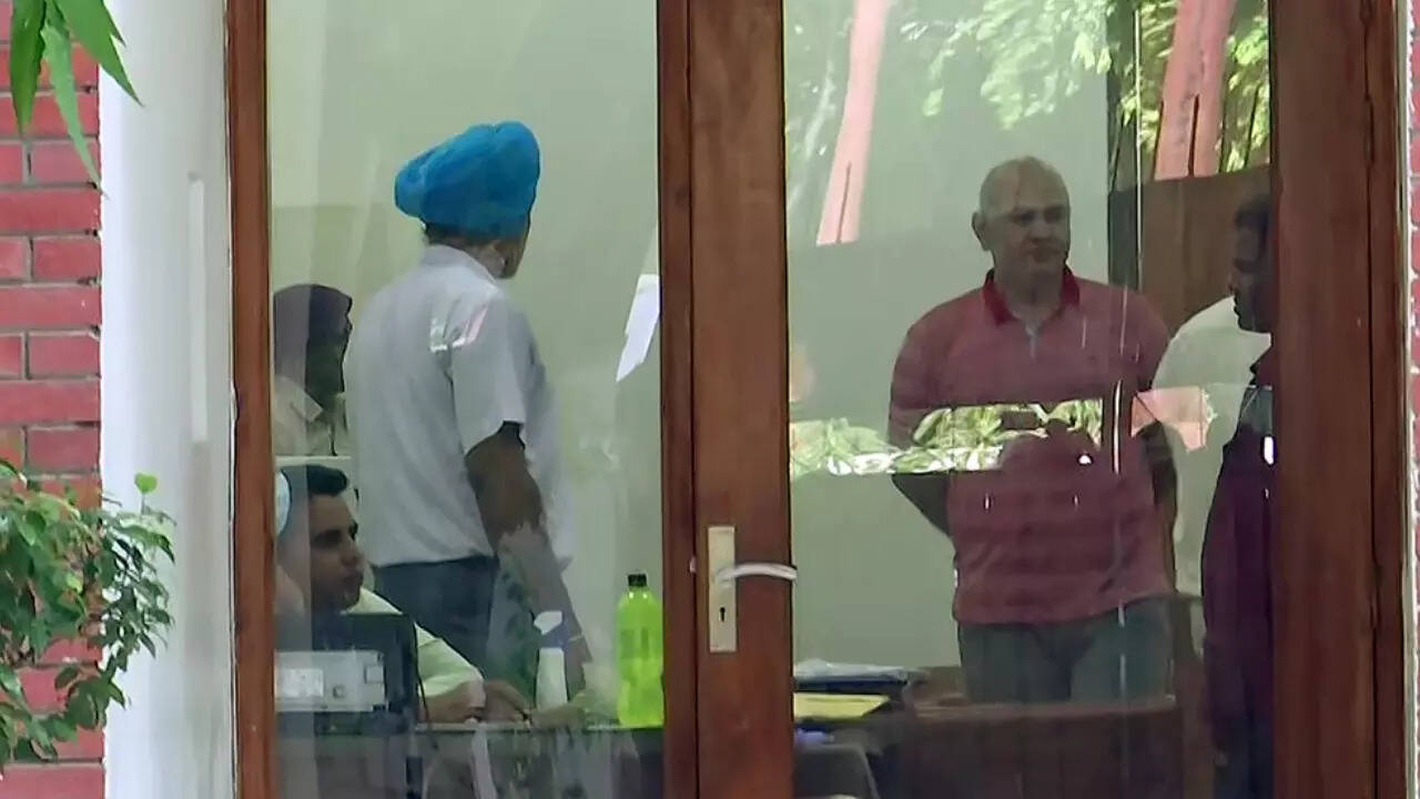 CBI raids Manish Sisodia's home in 'excise scam'; AAP says agency 'ordered  to harass us': Key points | India News - Times of India