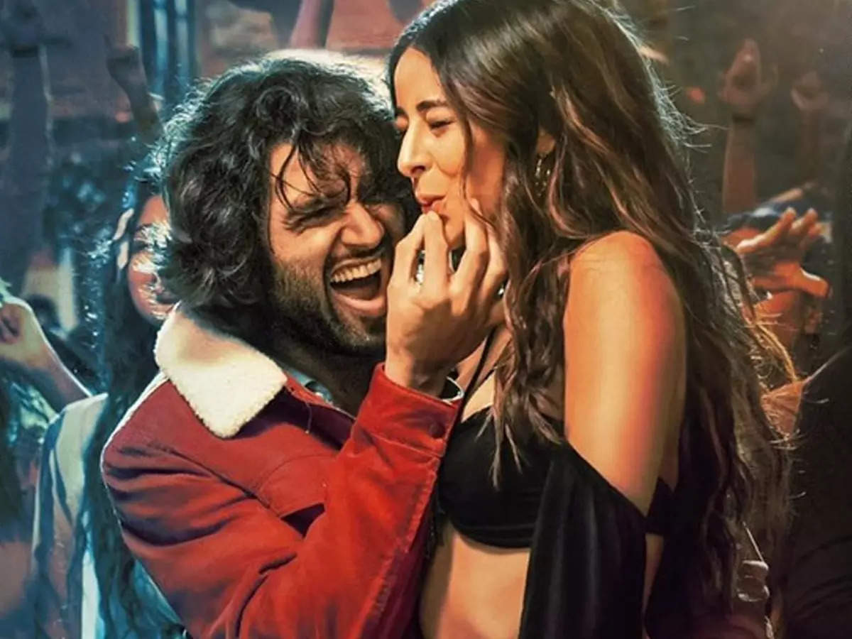 Here's how Vijay Deverakonda reacted when asked if 'Liger' flops at the box  office | Hindi Movie News - Times of India