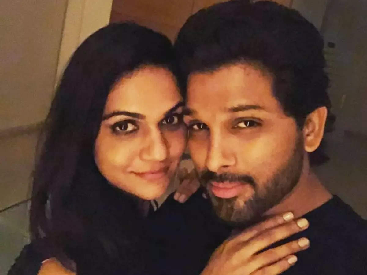 Allu Arjuns romantic selfie with his wife Sneha Reddy from New York goes viral Telugu Movie News