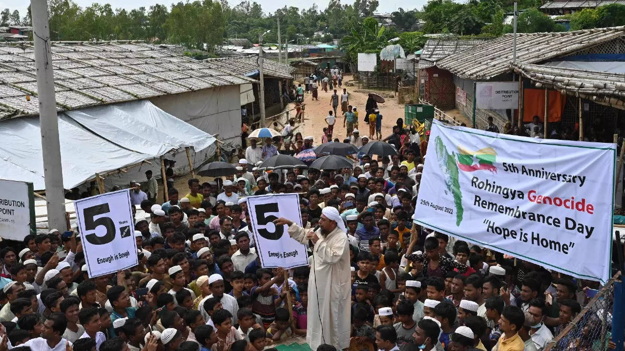 Rohingya refugees take part in 'Genocide Remembrance Day' rally to mark the 5th anniversary since fleeing Myanmar from a military offensive, at a refugee camp in Ukhia, Cox's Bazar District in Bangladesh. (AFP photo)