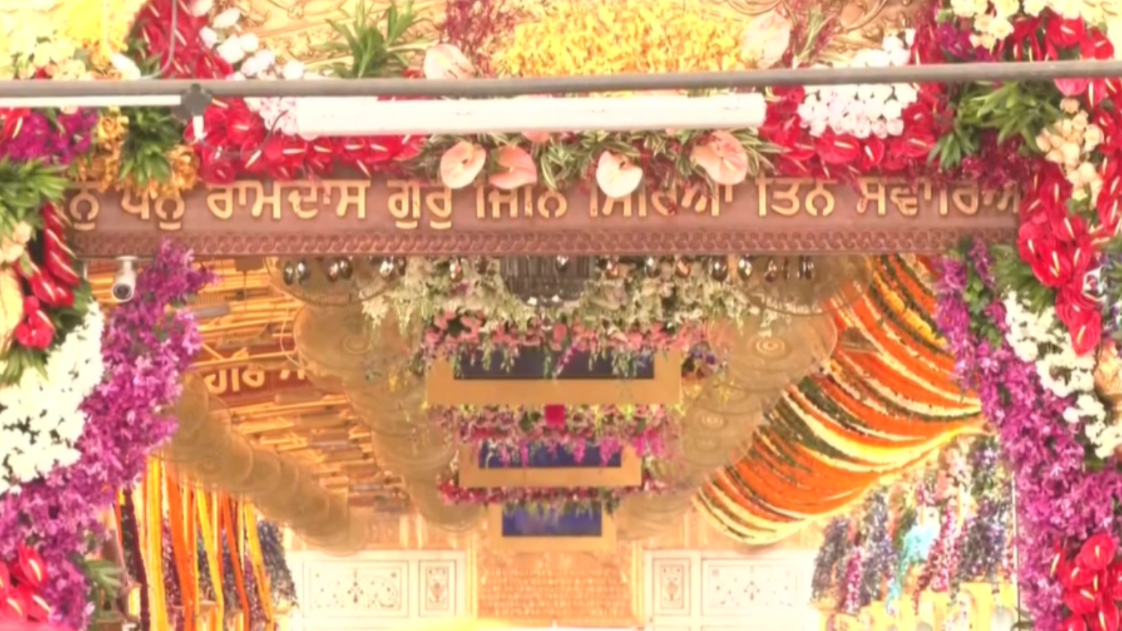 Golden Temple envelops in flowers ahead of first Parkash Purab of Sri Guru  Granth Sahib | City - Times of India Videos