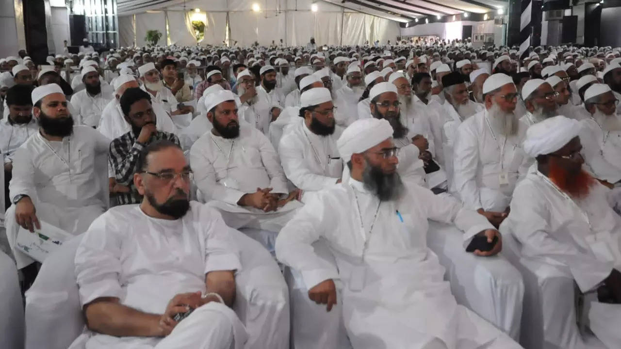 File photo of hundreds of scholars and clerics at a 2-day convention in Deoband held in May. The sansad at 100 locations on Sunday is the implementation of decisions taken in the convention