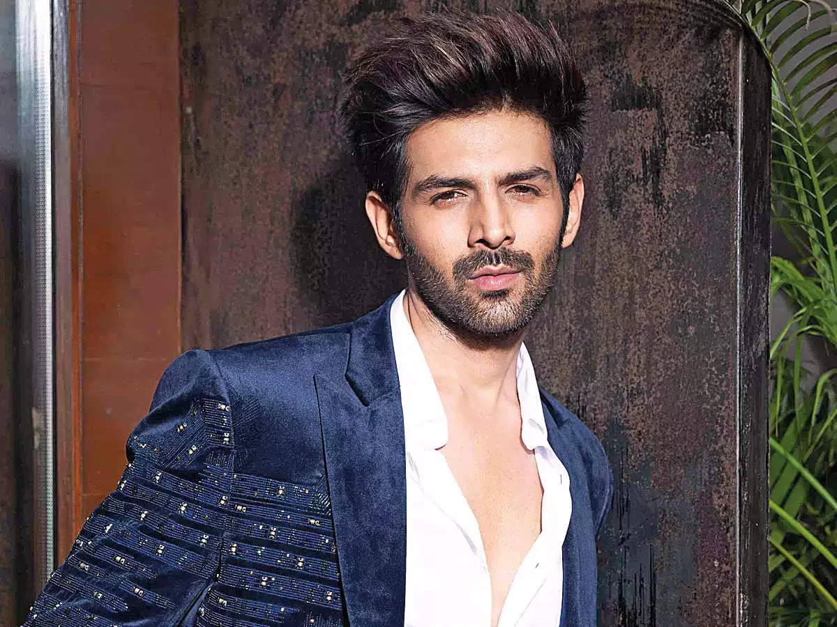 Kartik Aaryan engages in fun banter with 'Chote Rooh Baba' | Hindi Movie News - Times of India