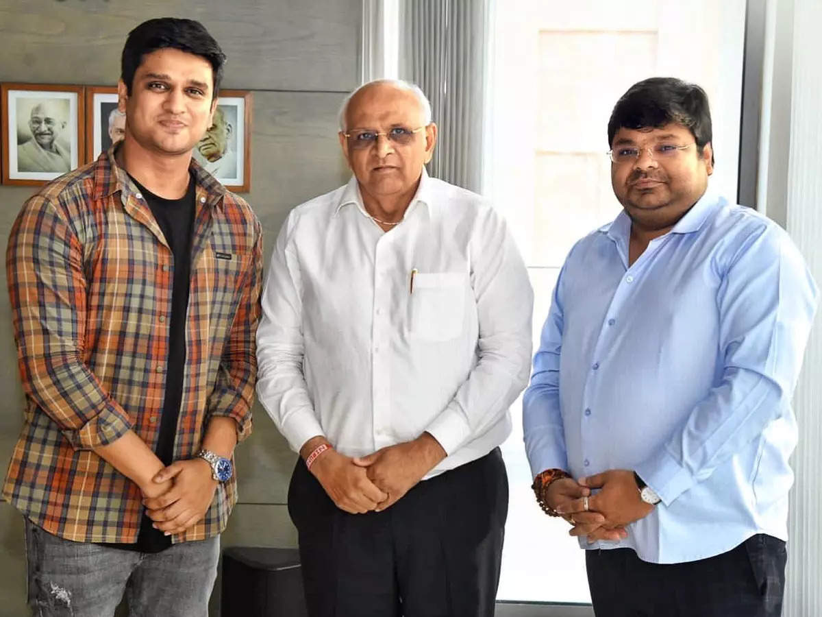 Gujarat cm appreciates karthikeya 2 movie unit