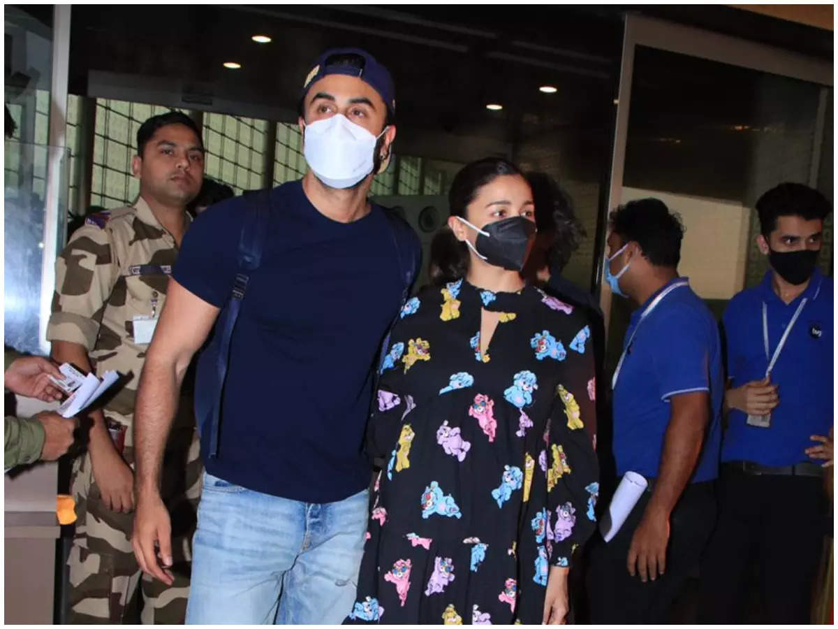 Photos: Ranbir Kapoor papped at the airport wearing a face mask as a  precaution from Coronavirus