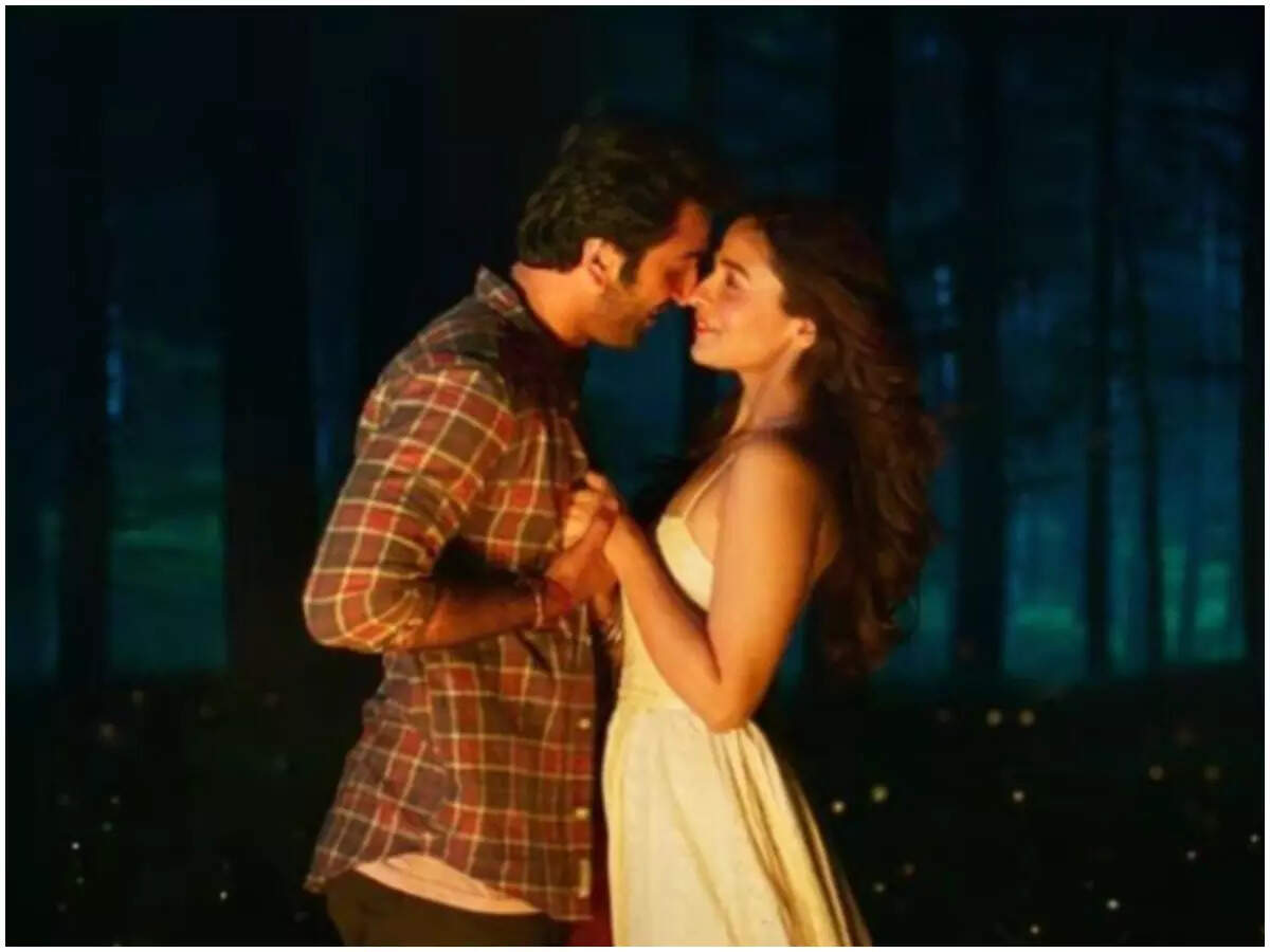 Brahmastra Budget In Hindi Did you know Alia Bhatt and Ranbir Kapoor's Brahmastra budget exceeds 400  crores? | Hindi Movie News - Times of India