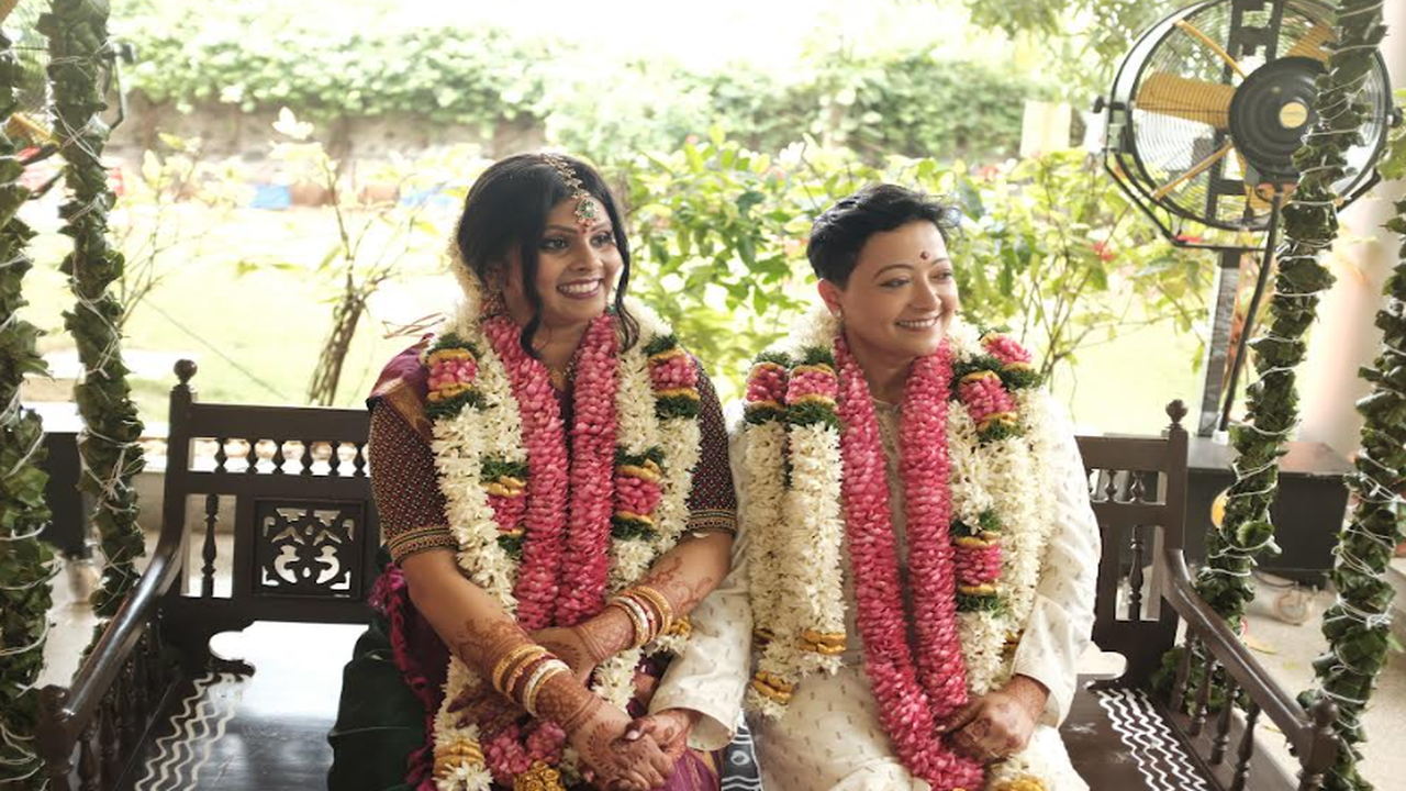 Tamil Nadu woman marries Bangladeshi girl in 'traditional' wedding in  Chennai | Chennai News - Times of India