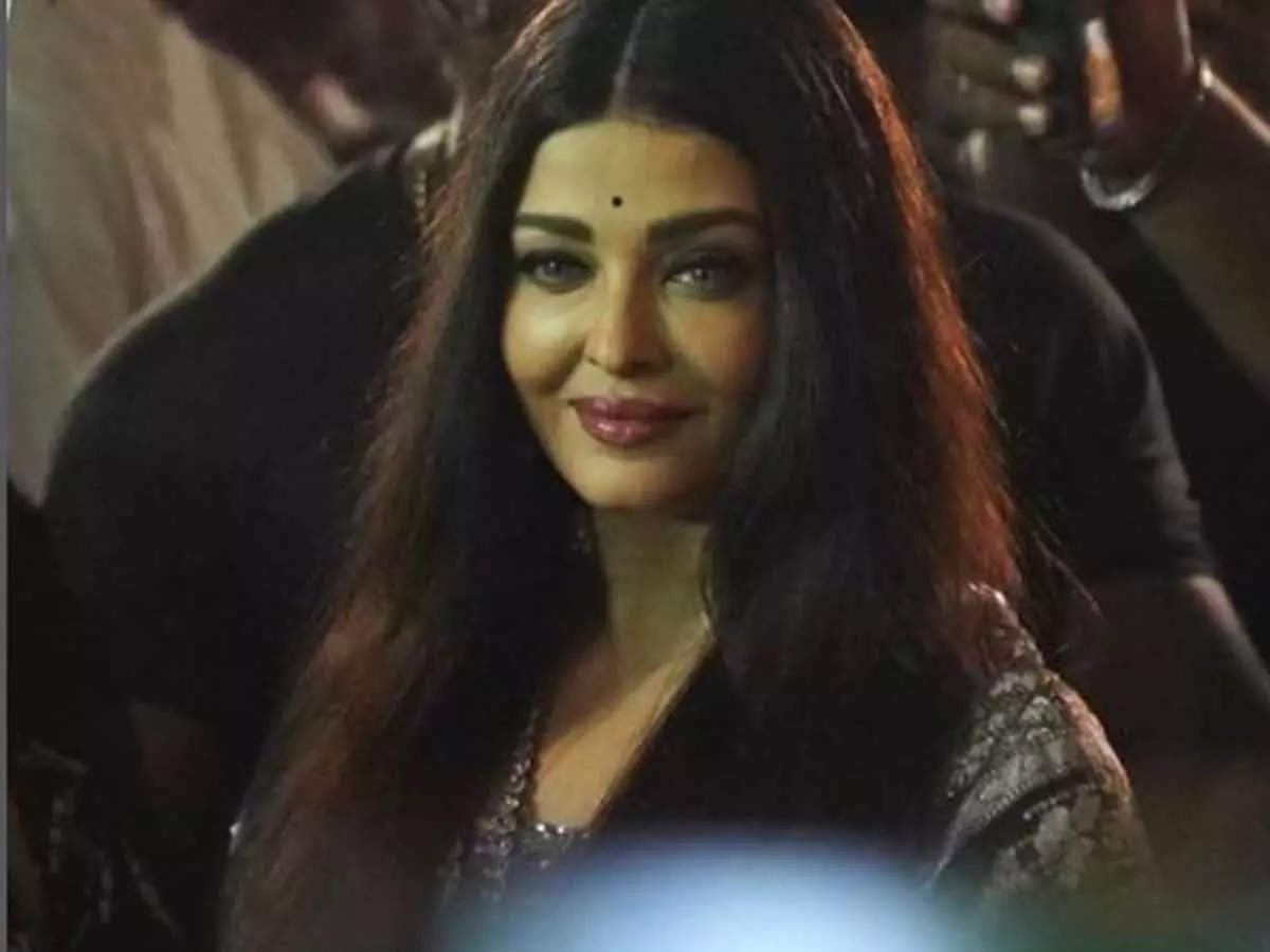 ETimes Trollslayer Aishwarya Rai Bachchan will forever outshine social media negativity Hindi Movie News
