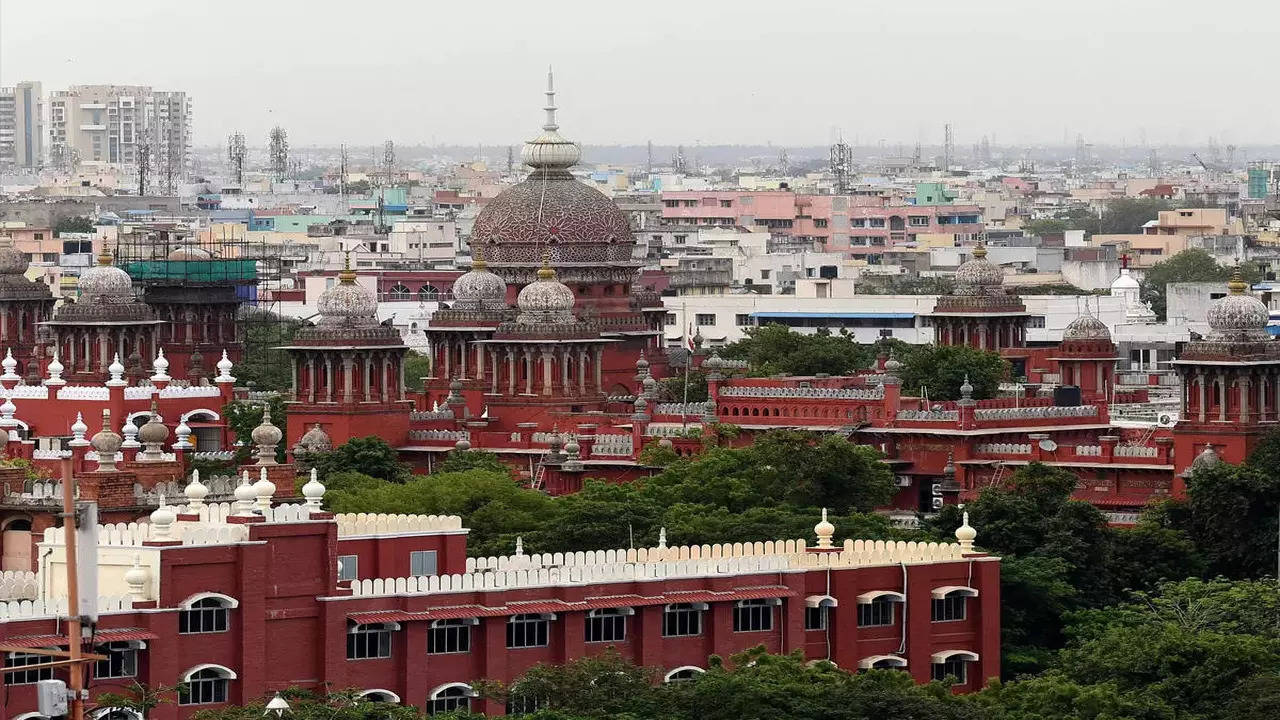 In a most comprehensive order relating to encroachments on the Buckingham Canal, Madras high court has set six-month deadline for the government to demarcate the boundaries, and one-year thereafter to remove all encroachments on the waterway