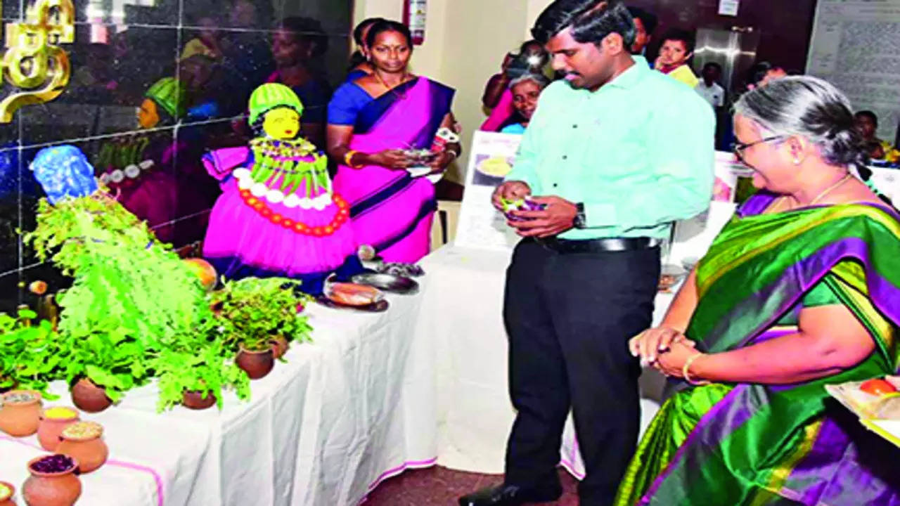 The Integrated Child Development Scheme (ICDS) services distributed spinach plants to 25 anganwadi centres in Trichy on Monday