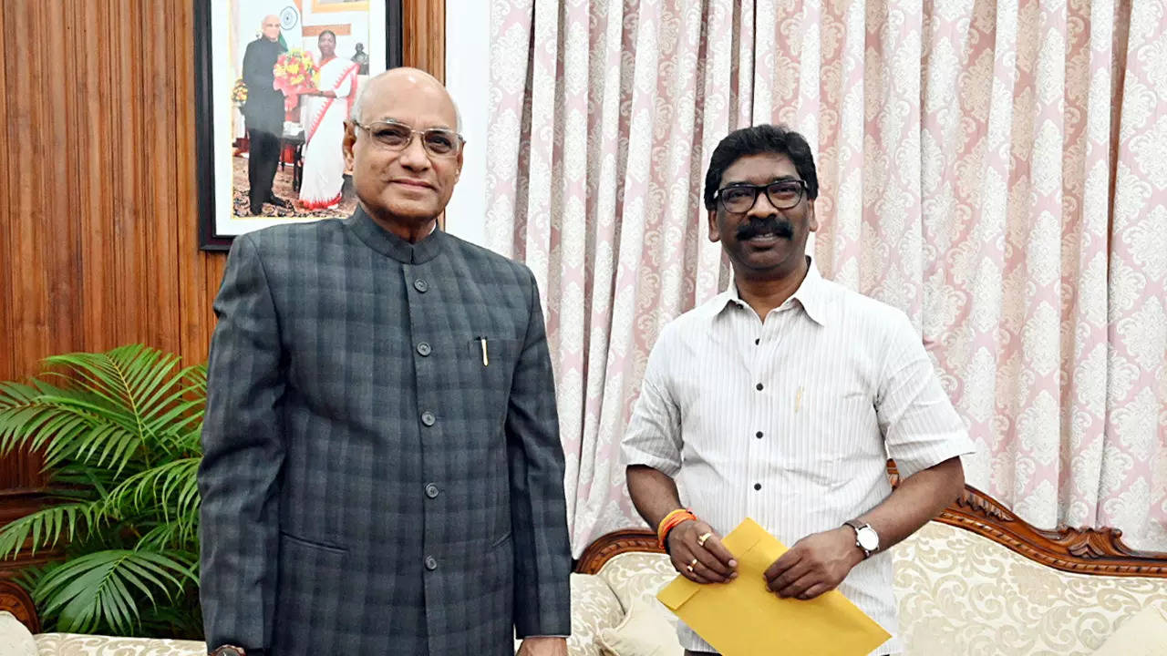 Jharkhand chief minister Hemant Soren (R) with state governor Ramesh Bais