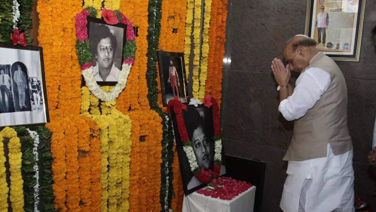 Rajnath Singh pays tribute to former Union minister, late Krishnam Raju at a condolence meeting in Hyderabad 