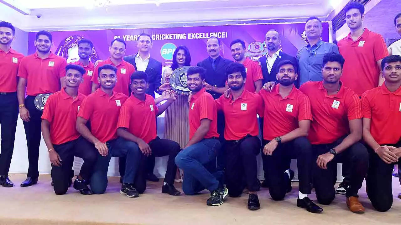 Mithali Raj (Centre) with the BPCL team, the winners of the Times Shield 'A' Division title for 2021-22. (TOI Photo)