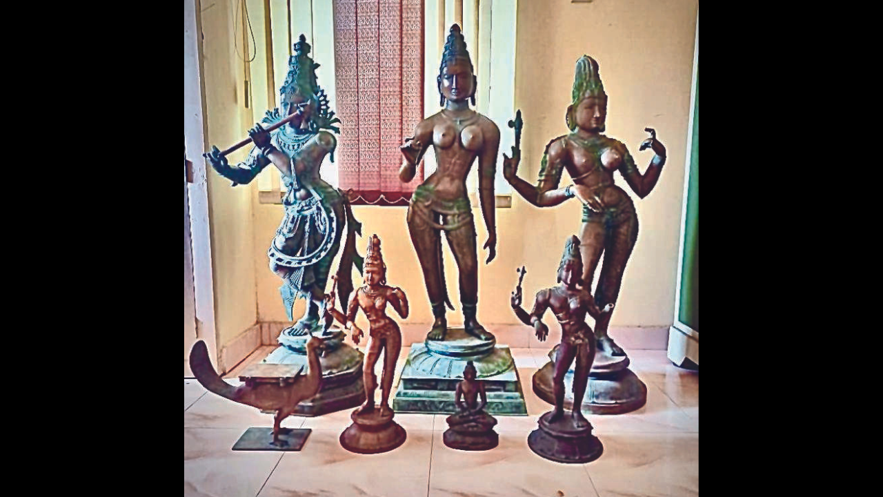  The police team swung into action after ASI suspected an idol produced by the shop to be an antique one