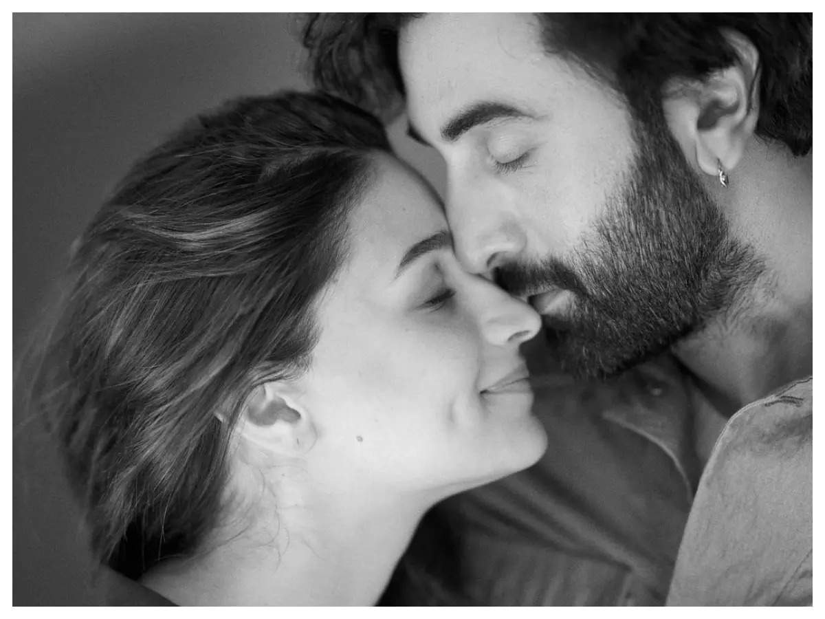 Alia Bhatt shares a romantic black and white photo with Ranbir ...