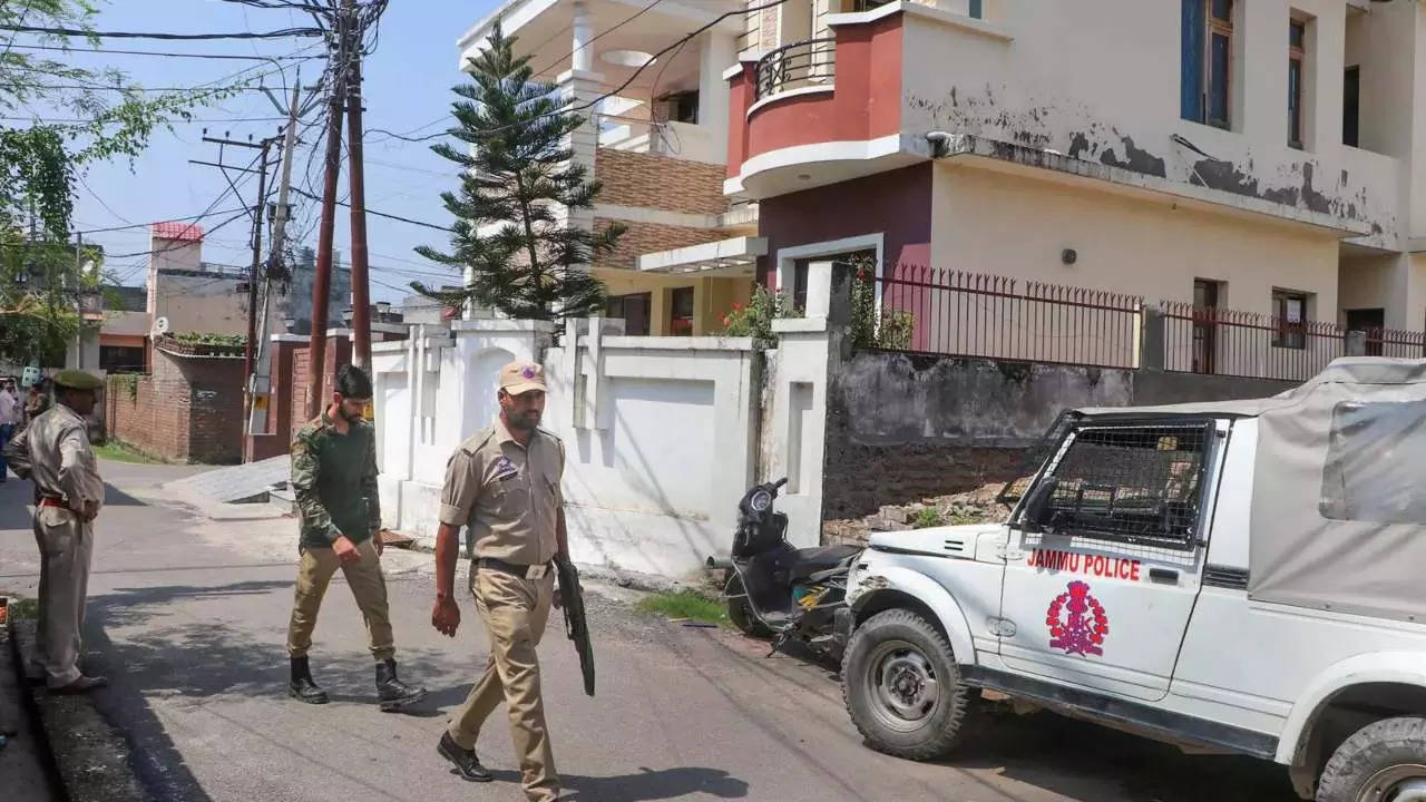 Police personnel in Jammu (PTI)