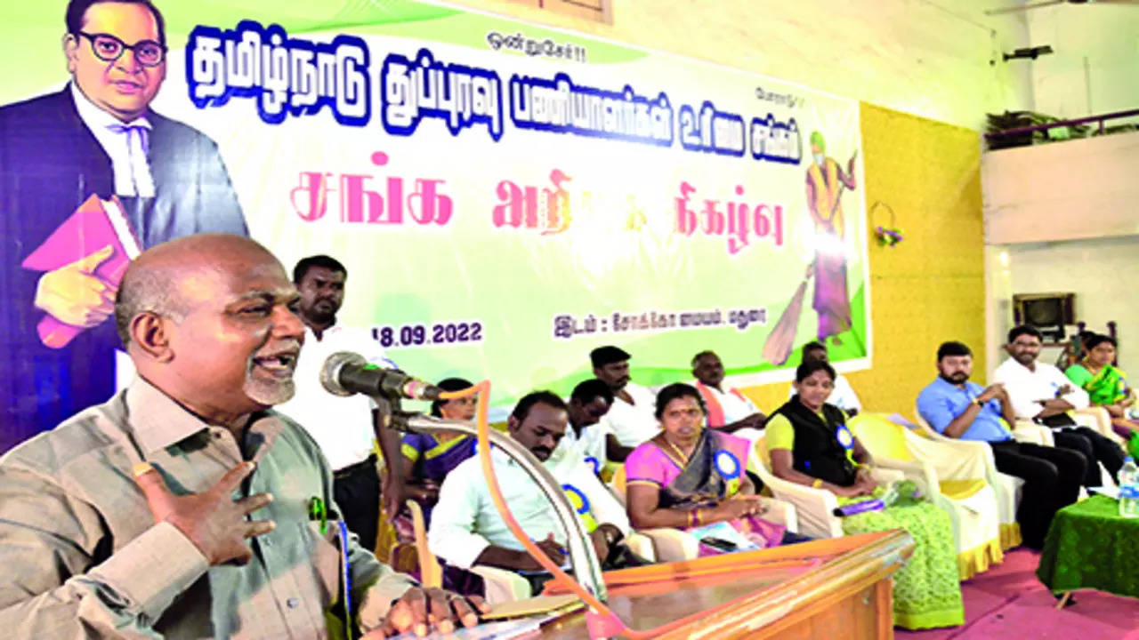 Sub judge jaiysankar from Trichy addressing the conservancy workers’ associatiin Madurai on Sunday