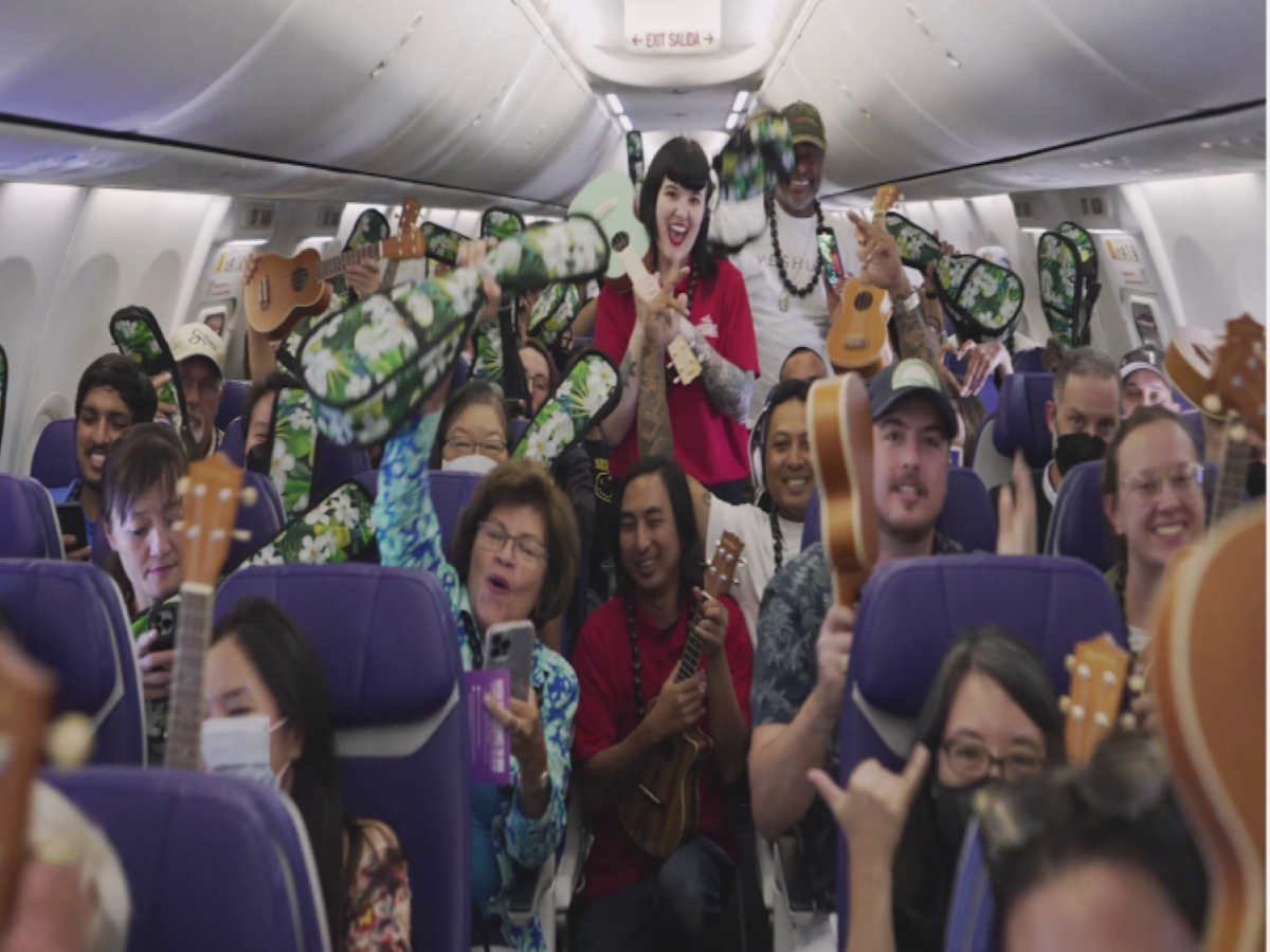 World’s happiest flight! Passengers on this flight were surprised with a free ukulele gift