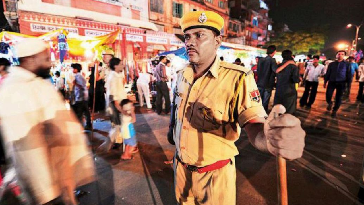 File pic of a cop on duty in the city. Cops will be posted at important markets where volume of vehicular traffic increases during festivals