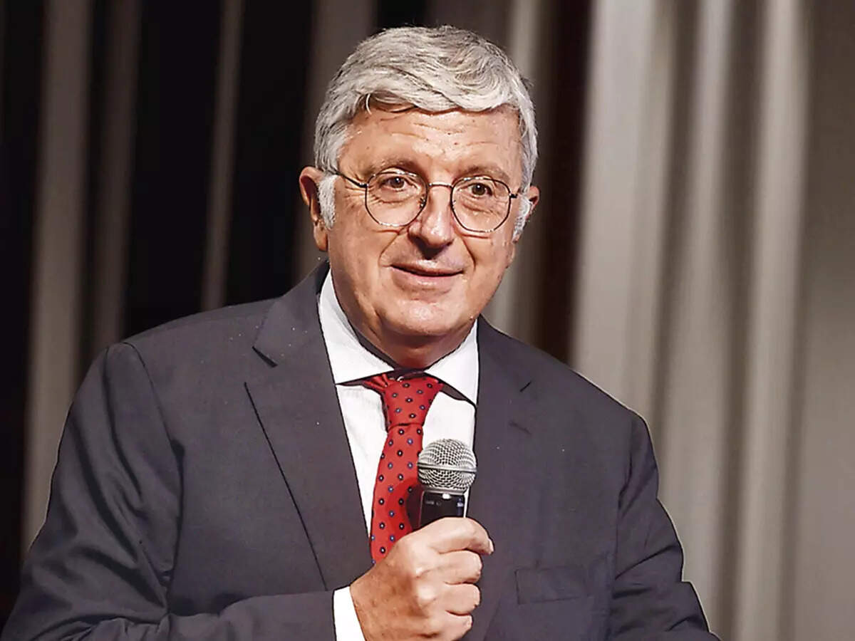 Vincenzo de Luca, ambassador of Italy