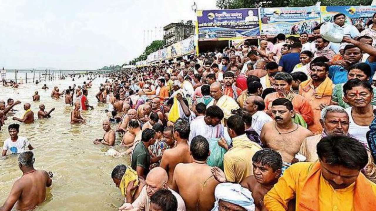 Pilgrims take a dip in the Falgu before performing rituals on the last day of Pitripaksh in Gaya