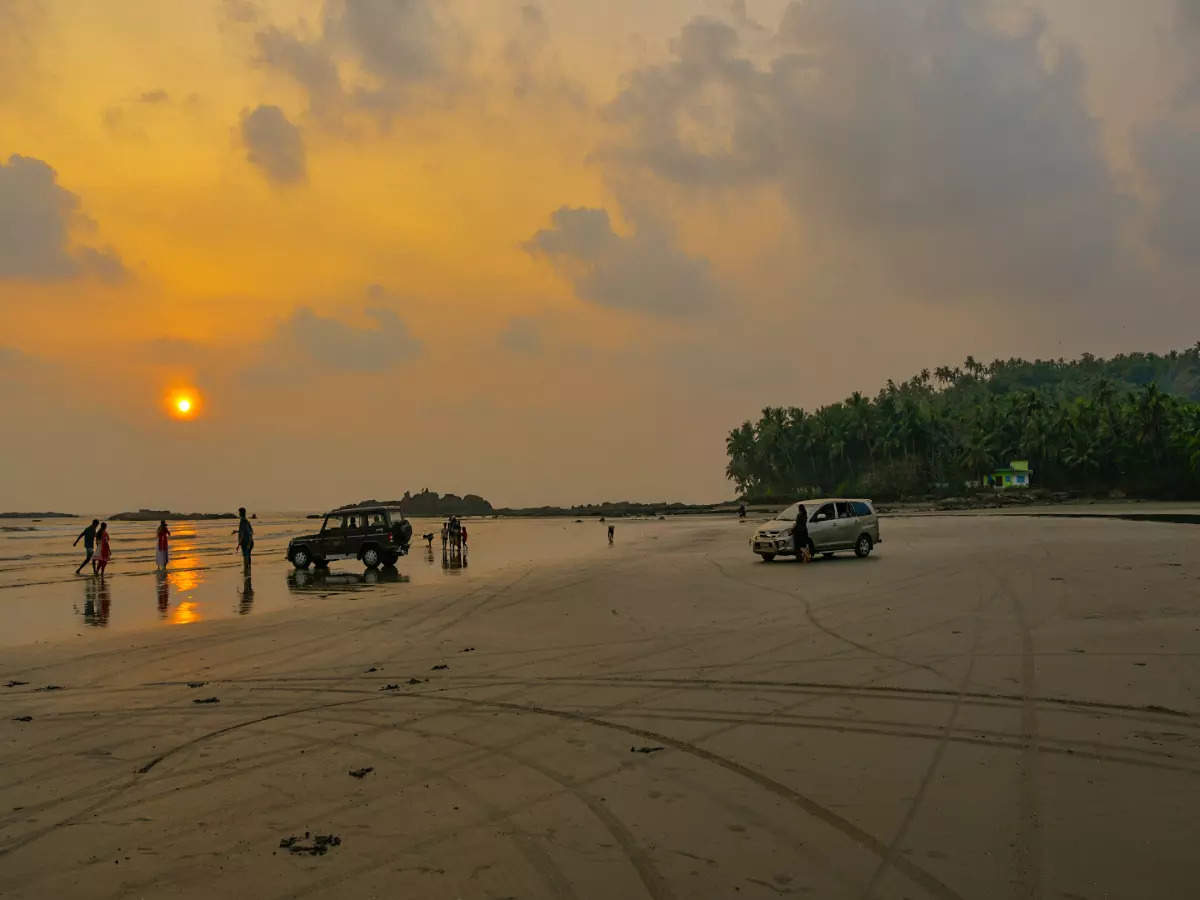 What makes Muzhappilangad Beach a unique beach in India?