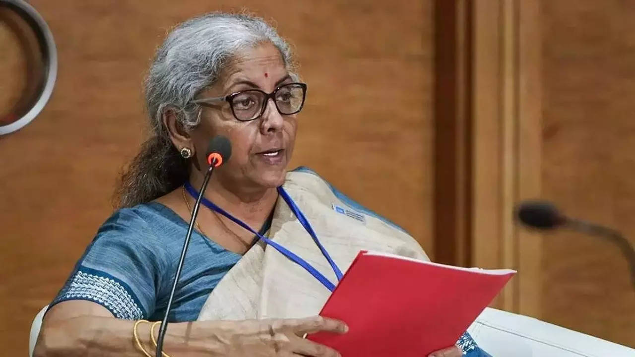 Finance minister Nirmala Sitharaman set the fiscal deficit target at 6.4% of GDP for 2022/23 starting April, compared to 6.7% in the previous fiscal year.