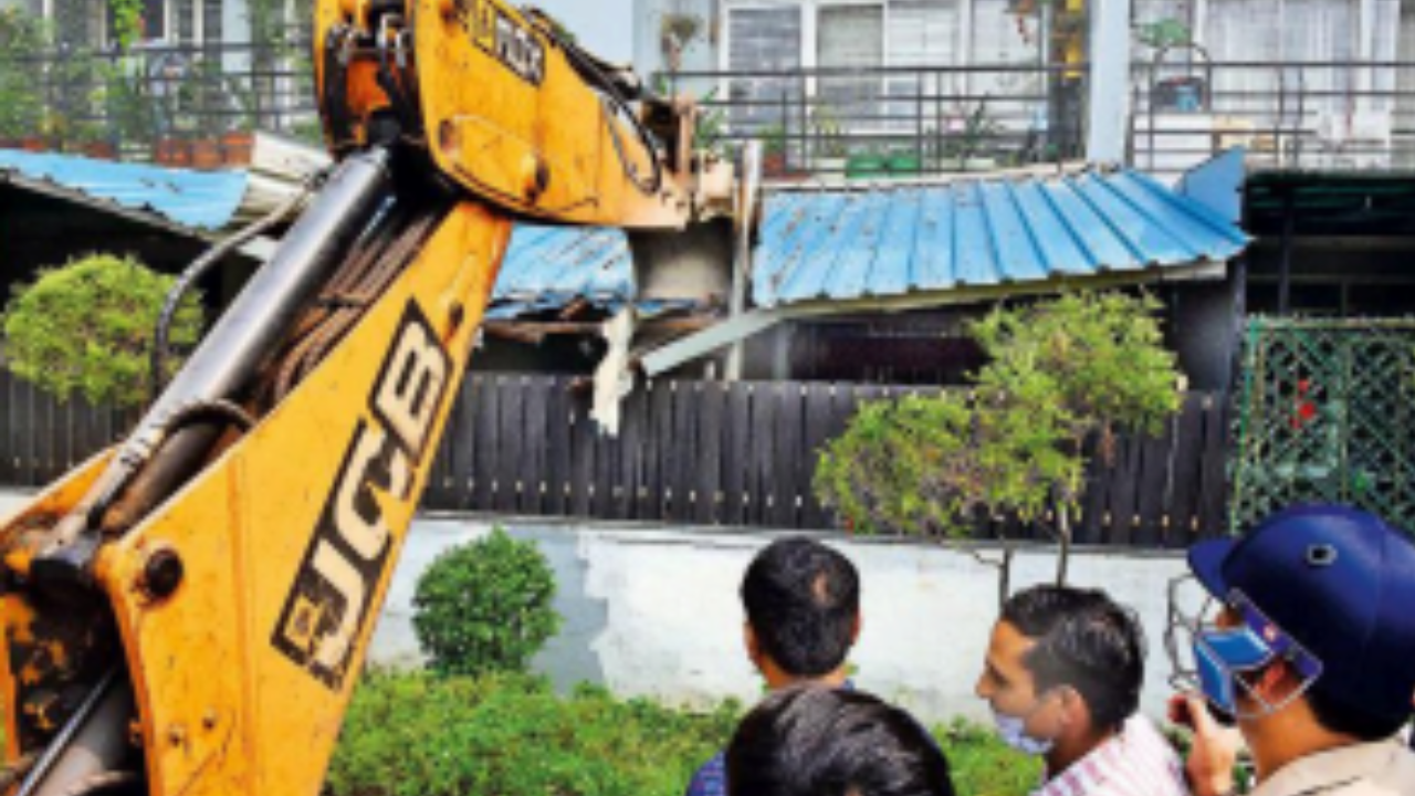 Noida: Protest & HC stay, but bulldozers raze Shrikant Tyagi society illegal extentions