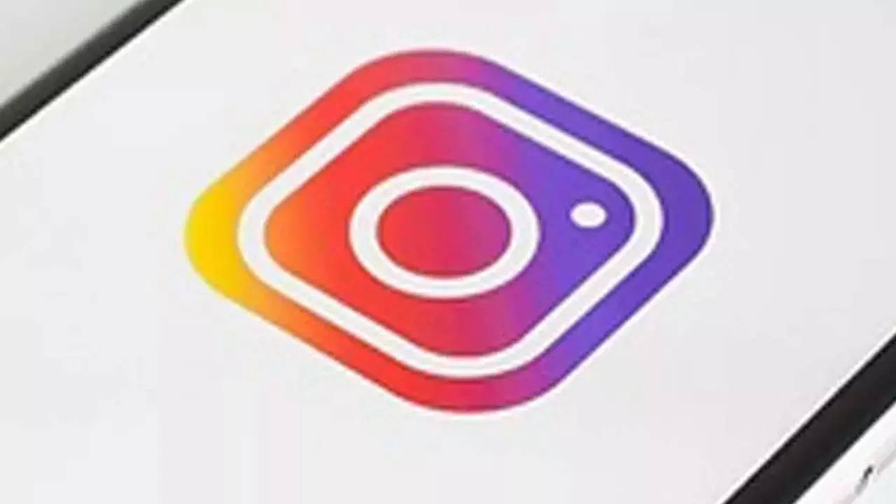 Instagram confirmed on its Twitter handle that the issue has been patched by a new update (version 255.0) for the photo-sharing app on iOS. Representative image
