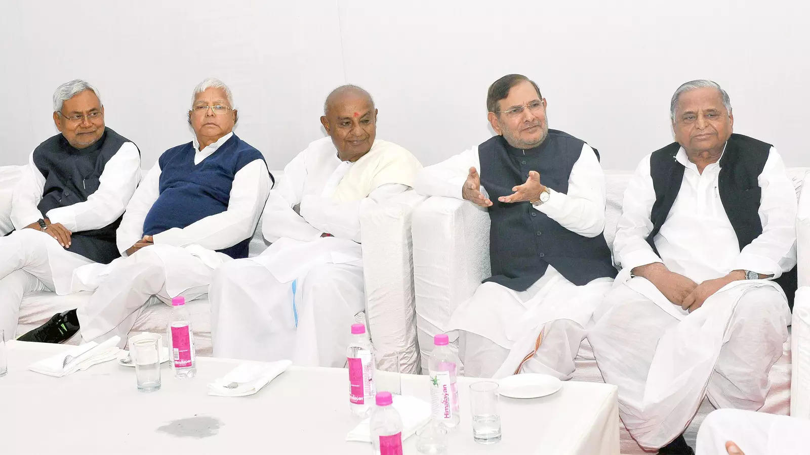 Friends' friend, Mulayam was let down by family | India News - Times of India
