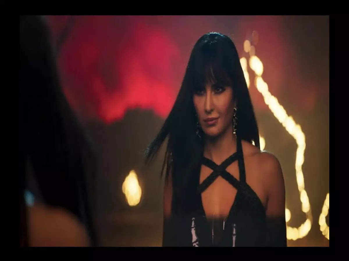 Katrina Kaif's spooky item number 'Kaali Teri Gutt' from 'Phone Bhoot' out  now | Hindi Movie News - Times of India
