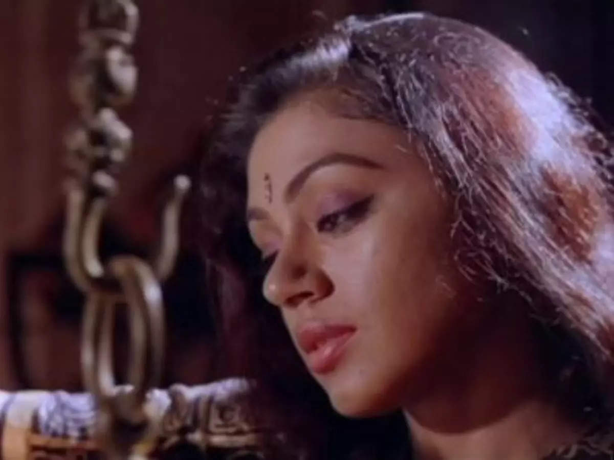 Shobana revisits Manichithrathazhu, praises the beauty of the Varuvannilarumee song Malayalam Movie News