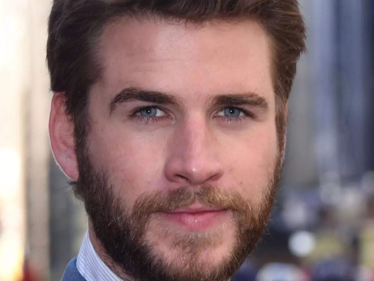 Liam Hemsworth to step in for Henry Cavill in 'The Witcher' season 4 -  Times of India