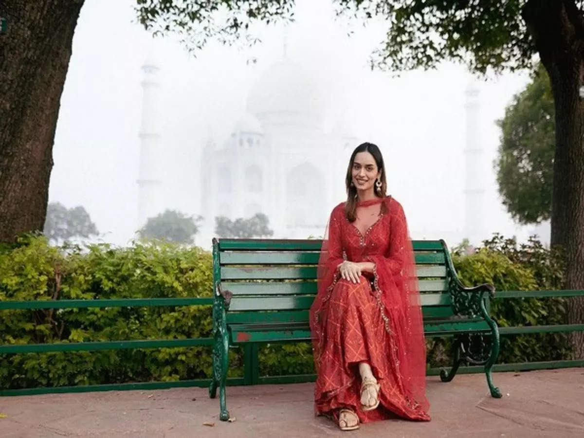 Manushi Chhillar visits Taj Mahal after 6 years, says 