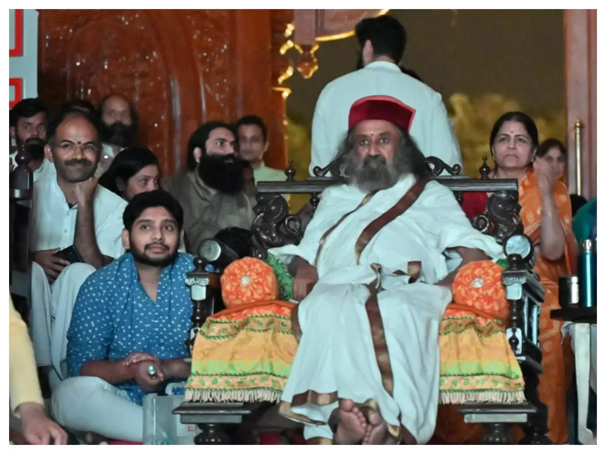 Sri Sri Ravi Shankar watches 'Kantara' with devotees at the ashram ...