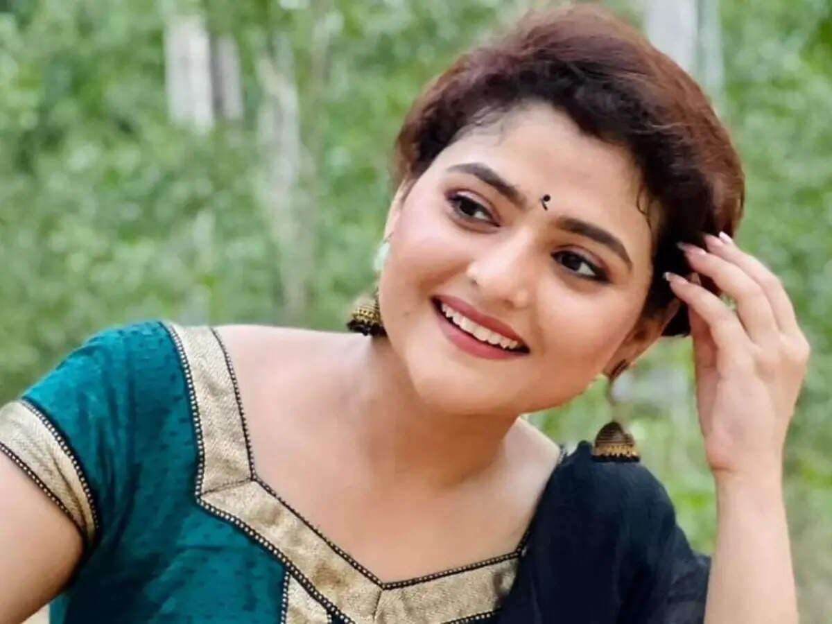 Actress Aindrila Sharma still on ventilator as her condition remains  critical - Times of India