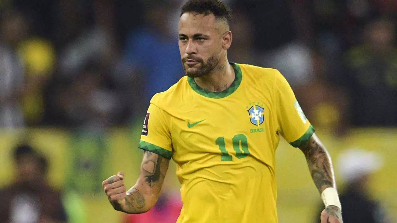 Neymar's Brazil teammates want him to continue playing after 2022