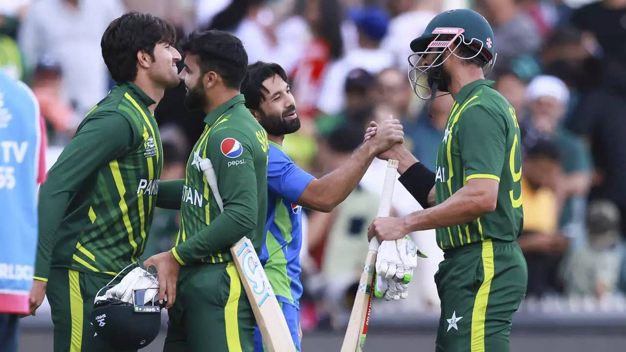 Pakistan vs Bangladesh highlights, T20 World Cup 2022: Pakistan beat  Bangladesh, enter semifinals - The Times of India : It's a team game.  Cricket is a funny game. Appreciate all my team